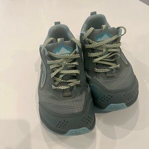 Women’s altra lone peak trail running shoes 9